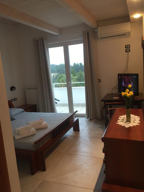 Le Limonaie A Mare Farm stay *
